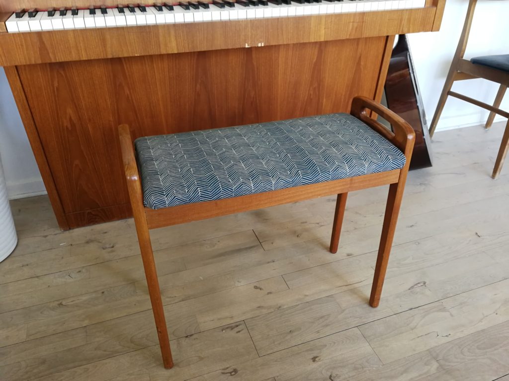 Nyt betræk på gamle møbler klaverbænk ompolstring diy